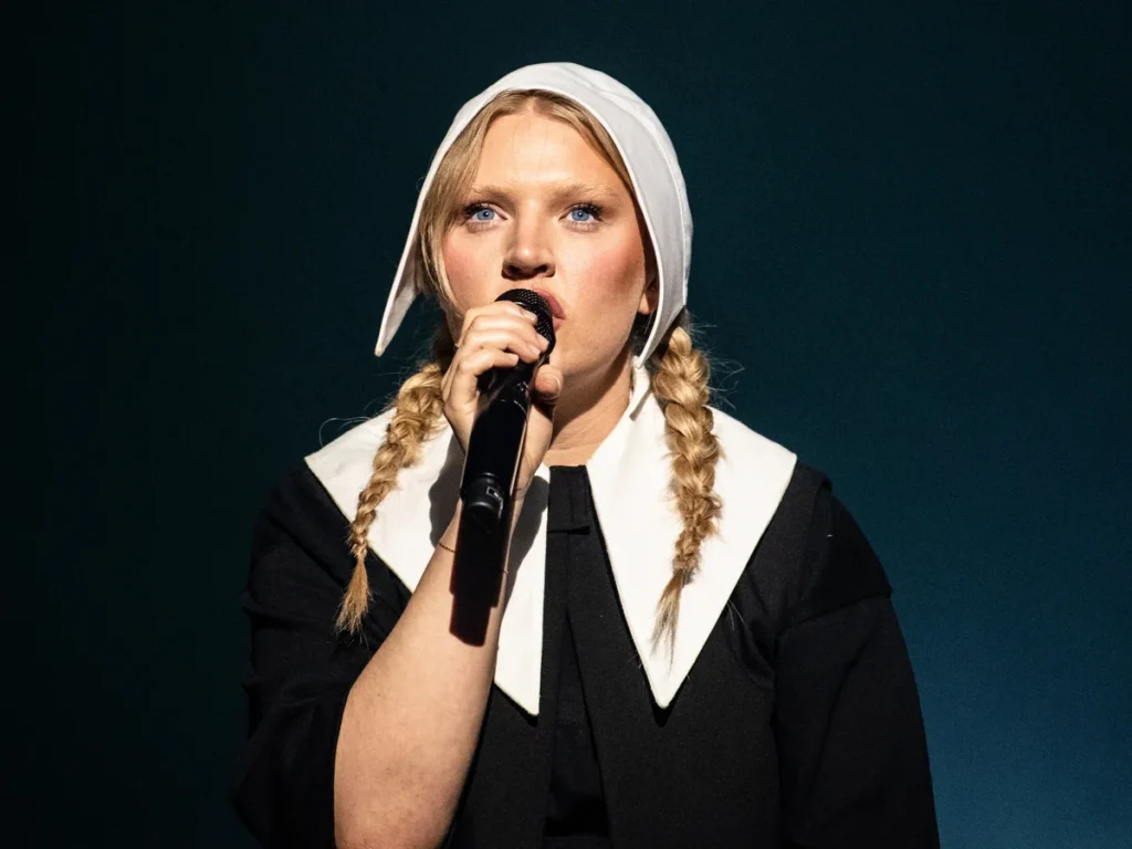 Self Esteem presented ‘A Complicated Woman’ Live